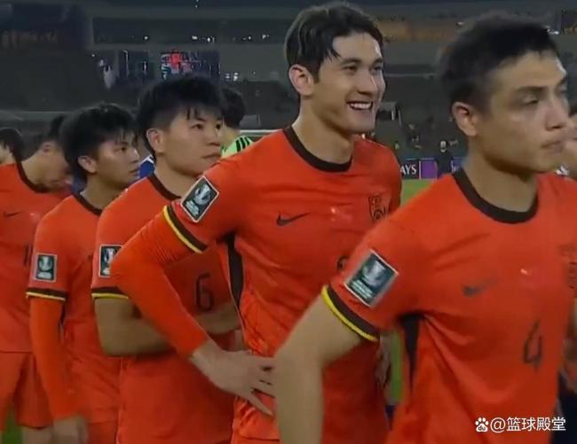 U23国足领取亚军奖牌🏅 全员无笑容 复杂心情映现场