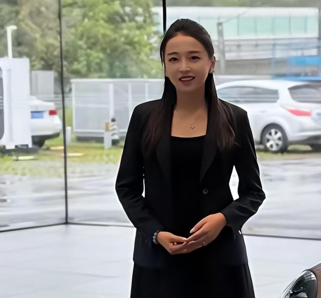 保时捷销冠牟倩文称顾客超6成是女性♀️ 女性♀️购车趋势显著