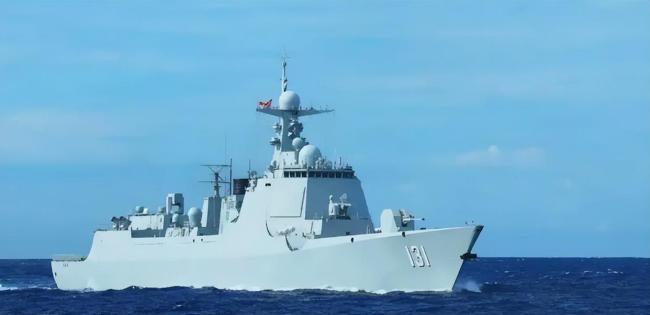 太原舰远海训练突遭外军军舰高速接近挑衅，全舰立即进入战斗状态，成功驱离外舰！