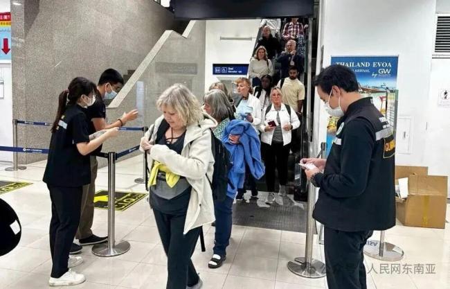 泰国多机场紧急启动尼帕病毒防疫措施 在泰留学生称戴口罩的人越来越多