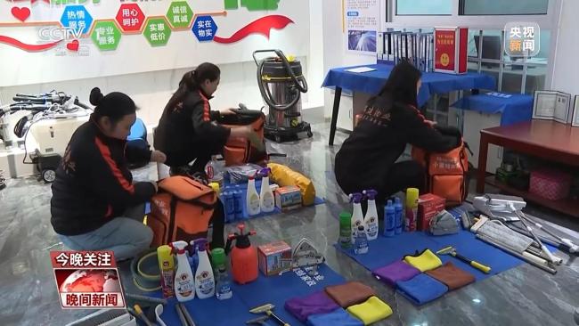 春节前消费市场活力十足 年货“鲜”到家