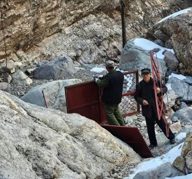 81岁老人自掏百万凿天梯 传承北岳文化