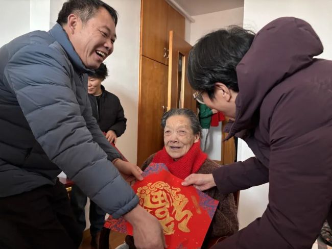 上海愚园路拉开冬日温存派送序幕 腊八粥传递暖和