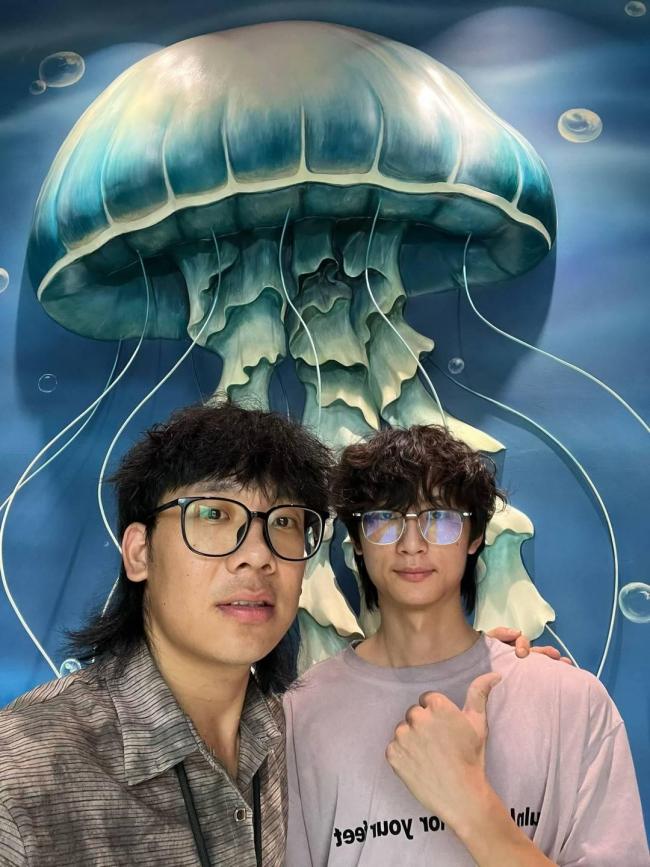 媒体评00后“刮腻子”年入百万 技术创造价值