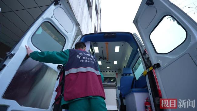 女童心脏濒临崩溃 ECMO团队紧急救援 生死时速挽救生命