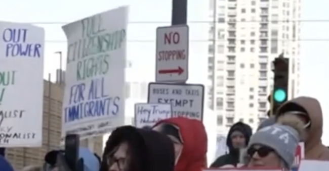 美演员称特朗普政府暴力执法令人发指 ICE行动引发全美抗议