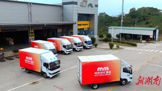 零食连锁鸣鸣很忙登陆港股 市值超952亿港元