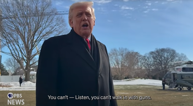 特朗普称“你们不能带枪”言论引发争议