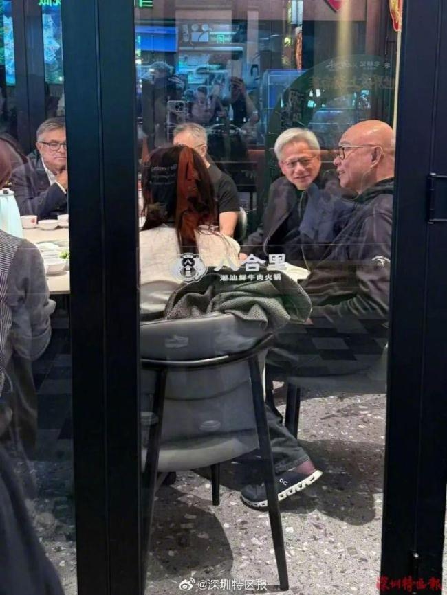 黄仁勋现身深圳吃牛肉火锅 称赞牛肉新鲜好吃