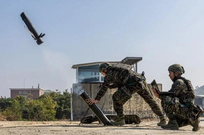 台军展示的攻击无人机仅5秒就坠地