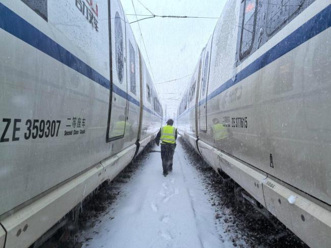 陆地航母高铁列车如约而至 春运极限测试开启
