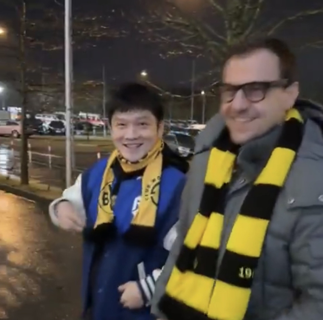 樊振东现场不雅看欧冠！遭双重打击：目击多特0-2国米 附加赛或踢皇马