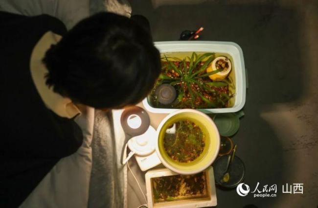 无臂博士生用脚敲出4篇SCI论文 科研路上的坚强脚步