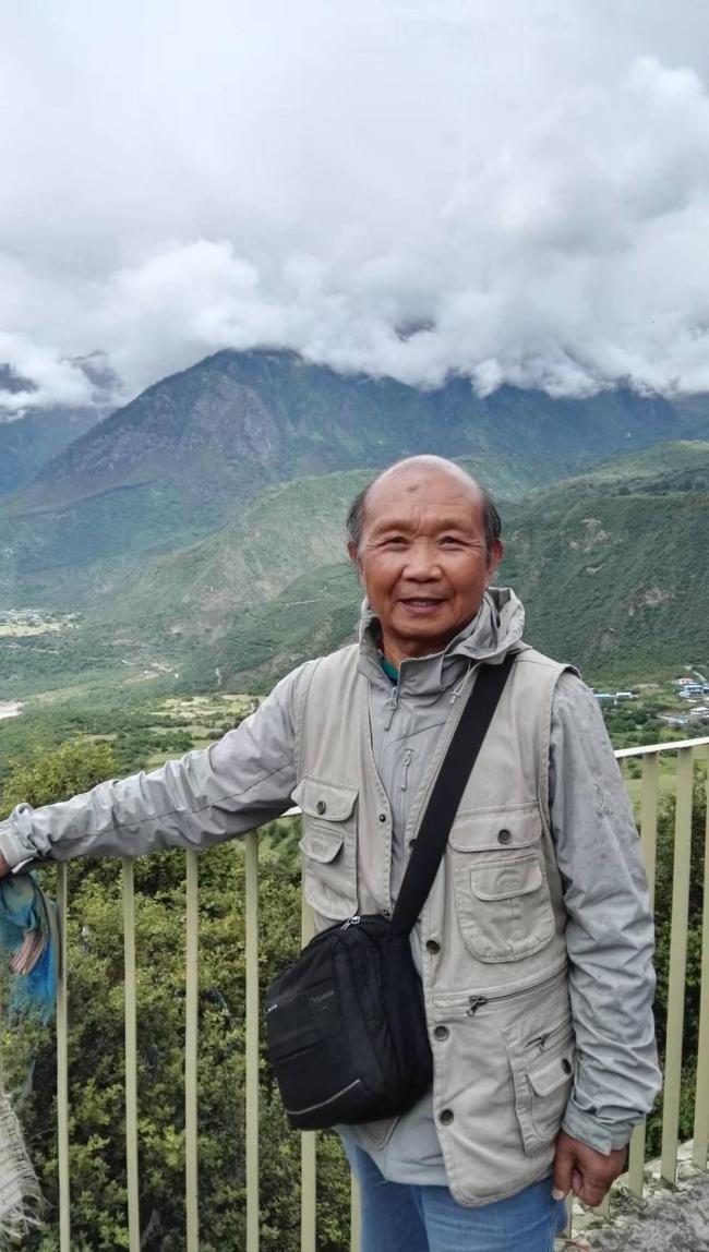 82岁大爷背包独自环游寰宇10年 设想成真旅程