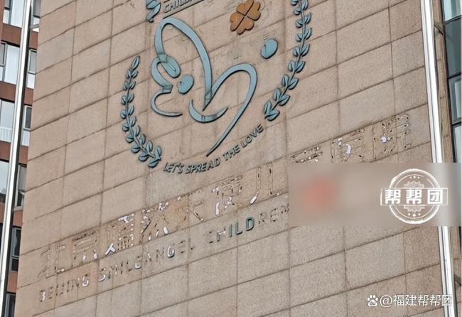 百名受益者勇敢晒照声援嫣然医院 众多唇腭裂受益者力挺李亚鹏