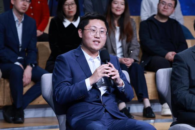 中国大模子到底有多狠恶 民众认同全栈本领