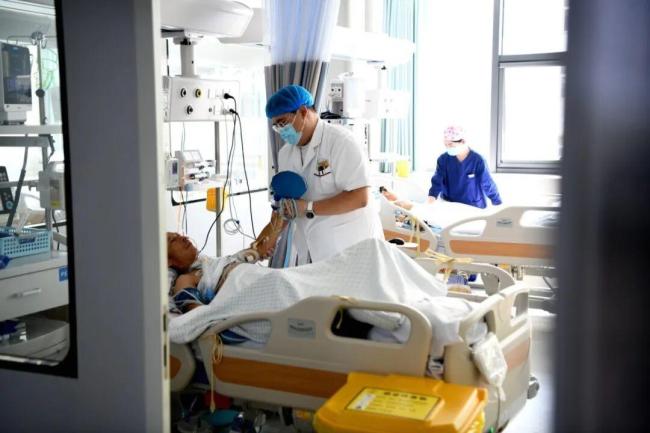 九小时生死竞速，日照市中医医院颅脑外科妙手拆除颅内“炸弹” 患者家属深情致谢