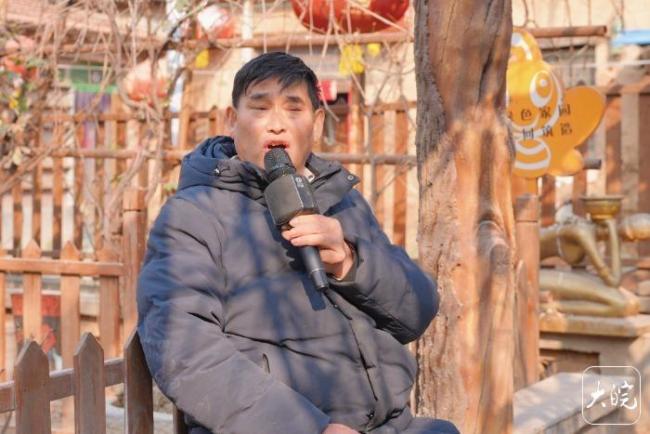 朱之文解释为何穿军大衣唱歌 农民歌手的成名之路