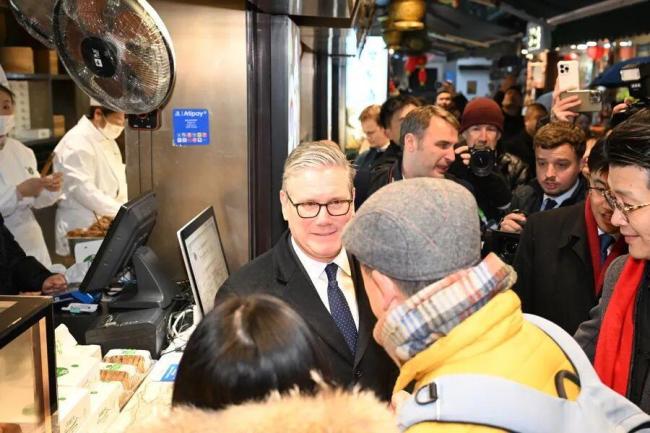 英国首相逛豫园买蝴蝶酥