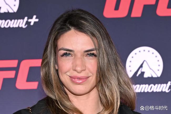 张伟丽还未松口,UFC草量级冠军已放话应战,这位美国女队长排面拉满