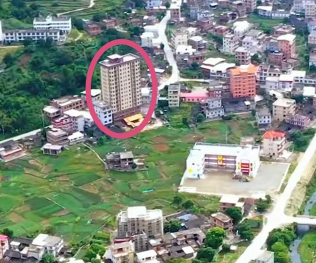 福建一家眷合盖15层自建房 四世同堂百东谈主共居