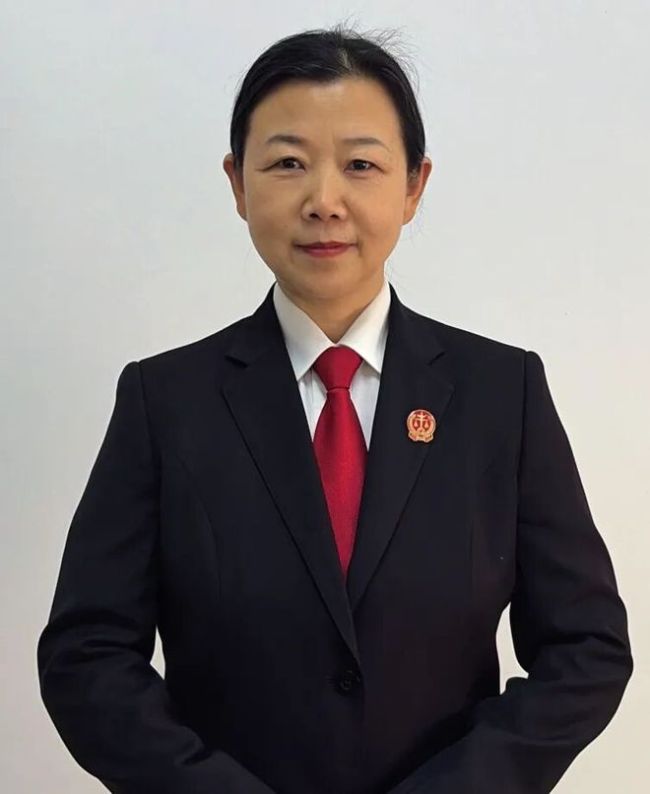 配偶闹仳离2岁娃被丢法院整夜 法官姆妈的柔和守护