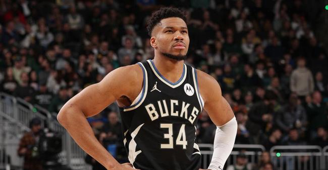 名记：雄鹿不急于交易字母哥