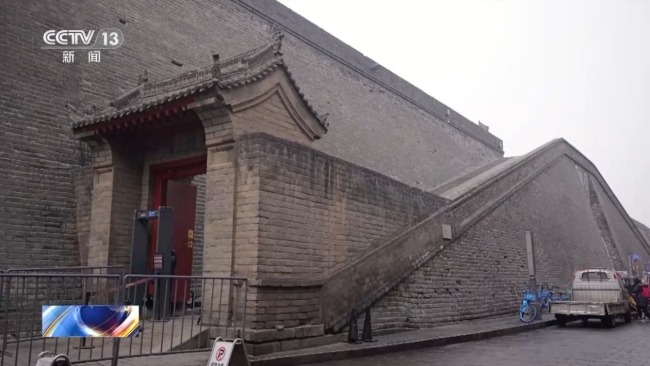 西安城墙下 早市烟火气催生“出入口经济”