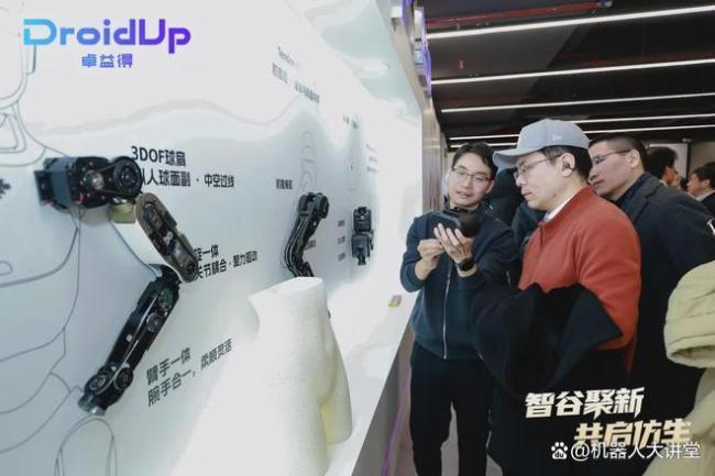 上海发布会现“硅基少女” 仿生技术巅峰之作引发热议