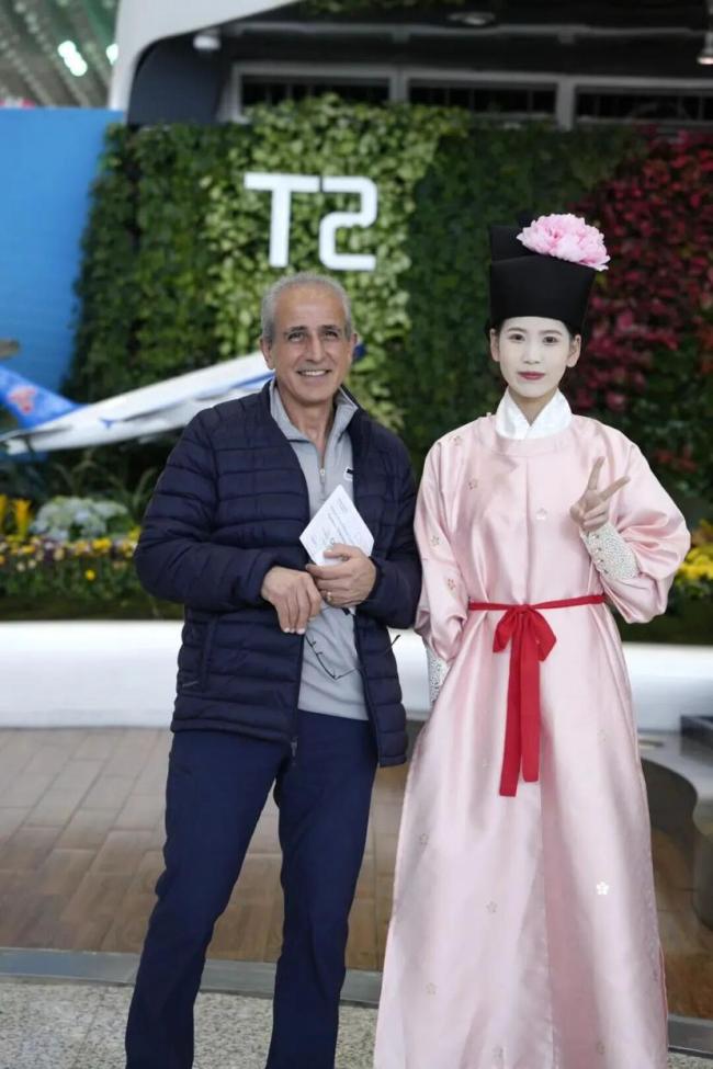 白云机场“宋服卫士”亮相