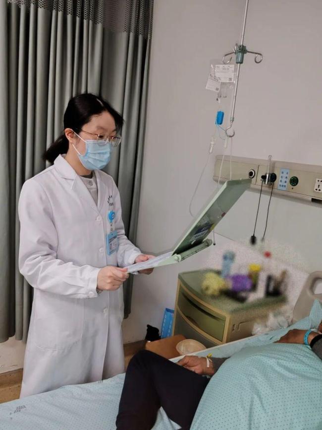 25岁须眉年会喝酒致贲门扯破