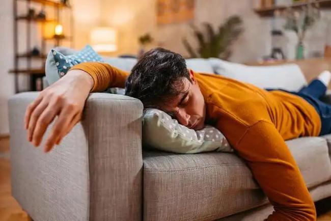 30岁男子上完厕所突然离世 生命警钟敲响