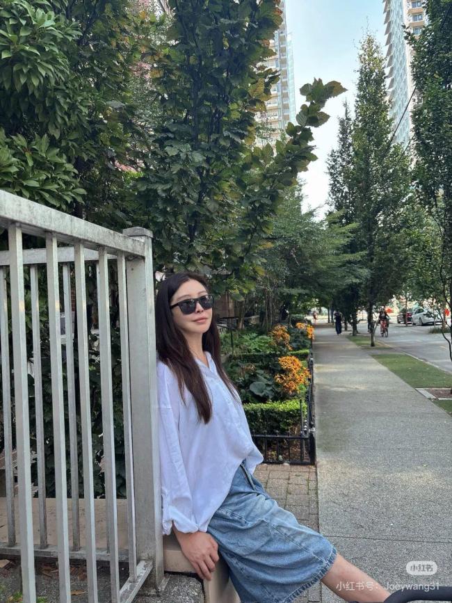 王祖贤生日晒素颜照 59岁依旧美丽动人