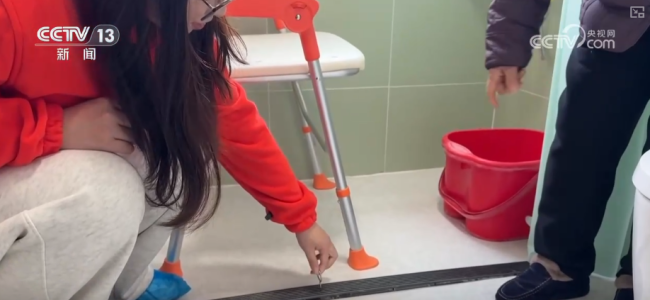 精细暖心实招“托”起“一老一小”