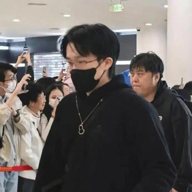 王楚钦寄语热爱乒乓球的海南孩子 勇敢追梦绽放光彩