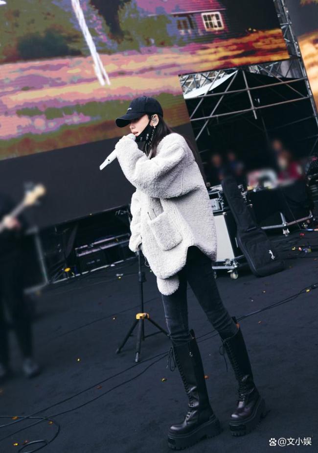 吴克群帮于文文救场 同行间的温暖互助