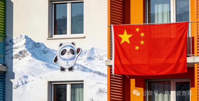 冬奥村中国队宿舍挂起五星红旗 中国红点燃冰雪激情