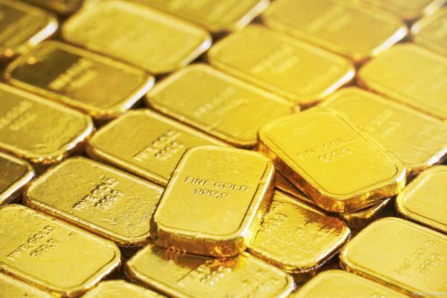 女子斥资近12万入手黄金 市场暴跌引发抢购热潮