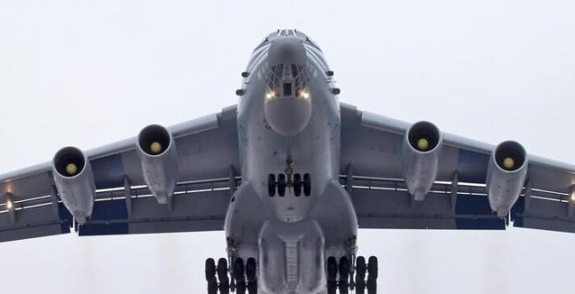 俄运输机降落哈瓦那传递什么信号 引发地缘政治连锁反应