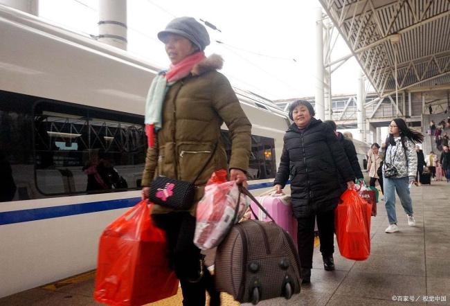 57岁女工转5次车提前返乡 只为一盘炒鸡