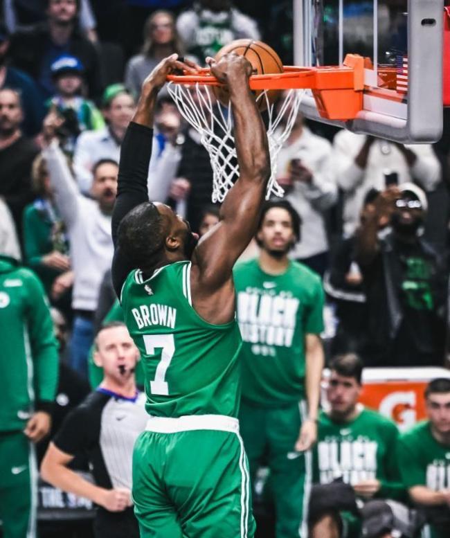 凯尔特人110-100力克独行侠 团队篮球胜个人英雄主义