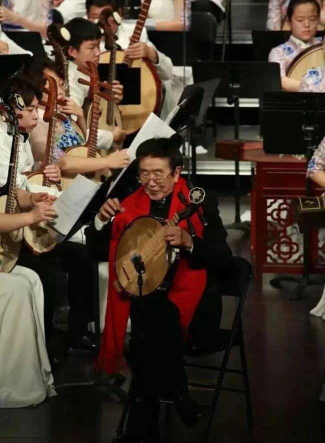 宋佳以黑龙江政协委员身份回到家乡 不忘根脉助力发展