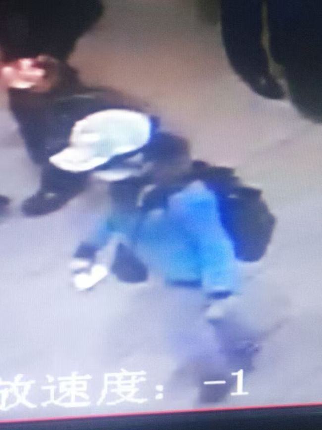 大二女生回家途中失踪已8年 父亲悬赏10万寻女