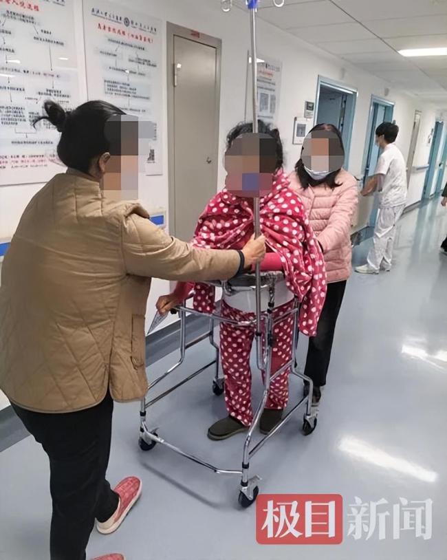 钢筋从天降络续女子总共胸腹腔 8小时存一火救助创造古迹