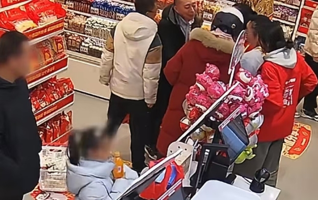 女子买58元零食抽中10克金条