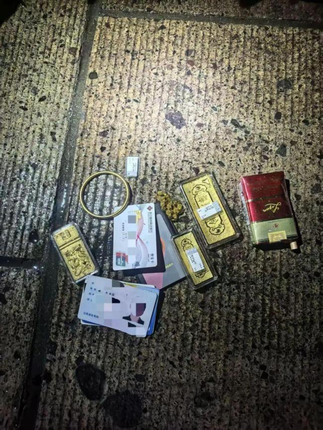 深夜抢金饰嫌犯5分钟落网 警民合力速擒贼
