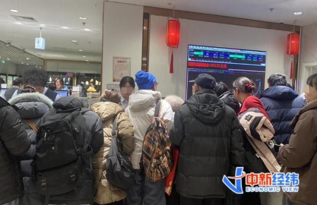 200东说念主列队变现!金价暴涨暴跌,有东说念主急抛212万 黄金市集现波动