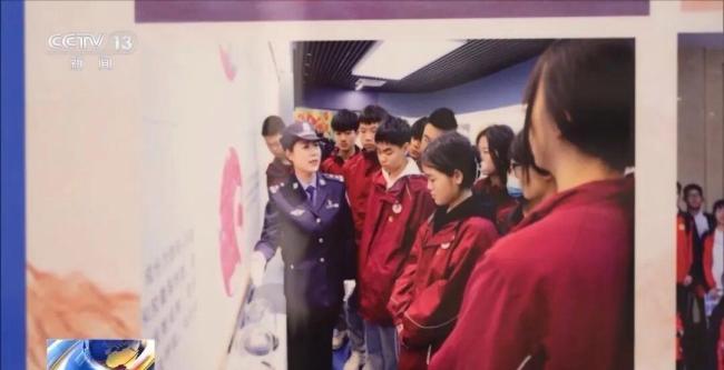 夺刀女警脸上伤疤无法恢复如初 英勇事迹获表彰