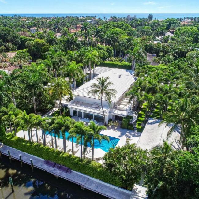 爱泼斯坦女友将家境拮据女孩当猎物 罪恶网络的核心推手