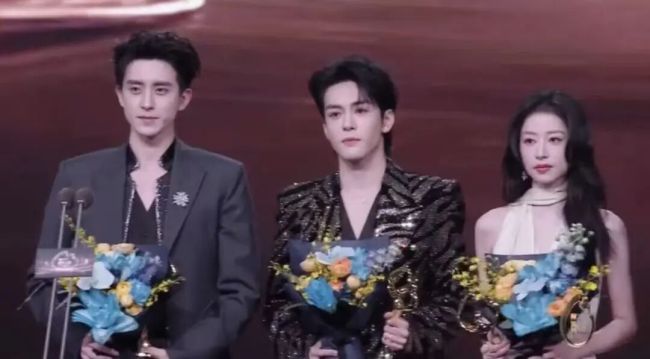 微博之夜张天爱肉体不适离场就医